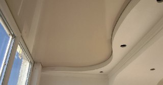 Натяжной потолок на балкон Тихвин, цена 6557 руб.